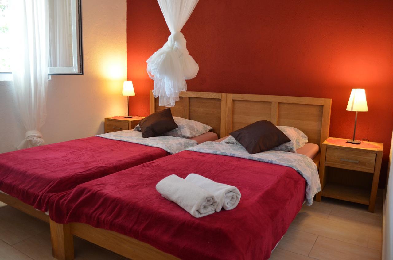 Poseidon Holiday Guesthouse ชิวิเย ภายนอก รูปภาพ